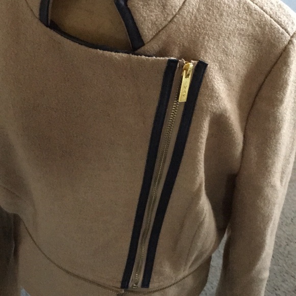 Reattachable Jacket - Picture 11 of 14